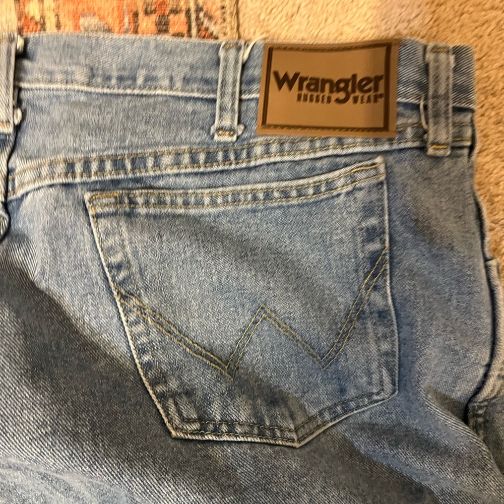 Wrangler men’s light wash jeans